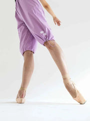 Light purple rehearsal pants for dancers with sauna-style fabric