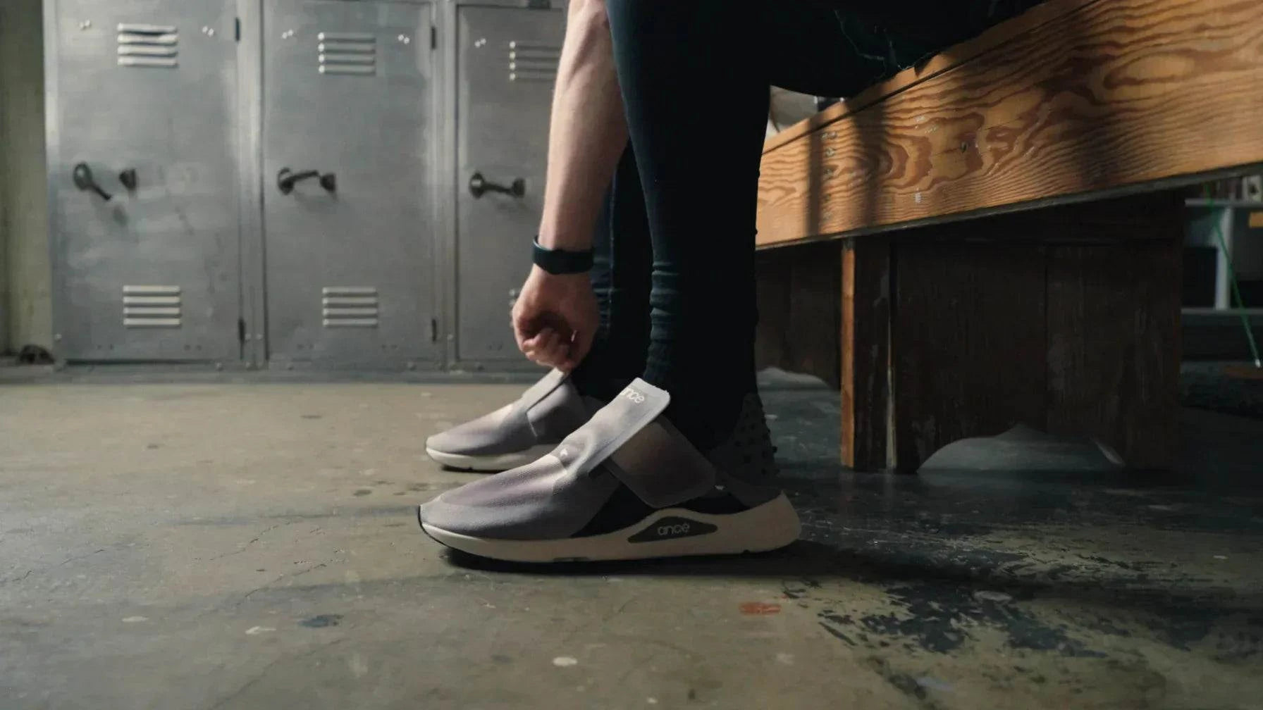 Ance Recovery Sneakers Grey Lifestyle 1